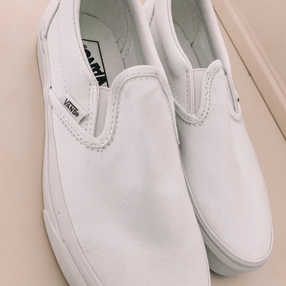 women’s white vans
